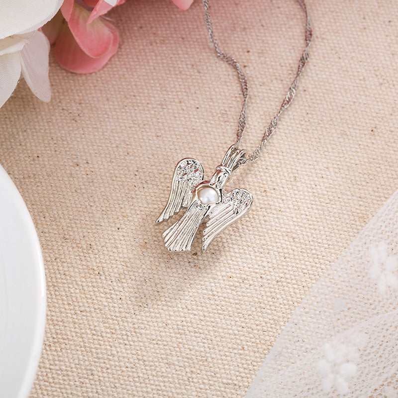 The necklace of the luminous angel